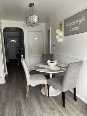 Dining - COZY REST 3BDRM HOME AWAY FROM HOME W/ DECK (Elmont)