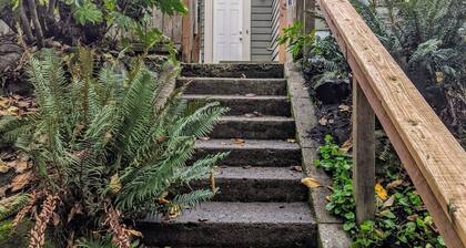 Hollywood Casa | Close to Max & Bus | 1 bd W/D in unit | full kitchen