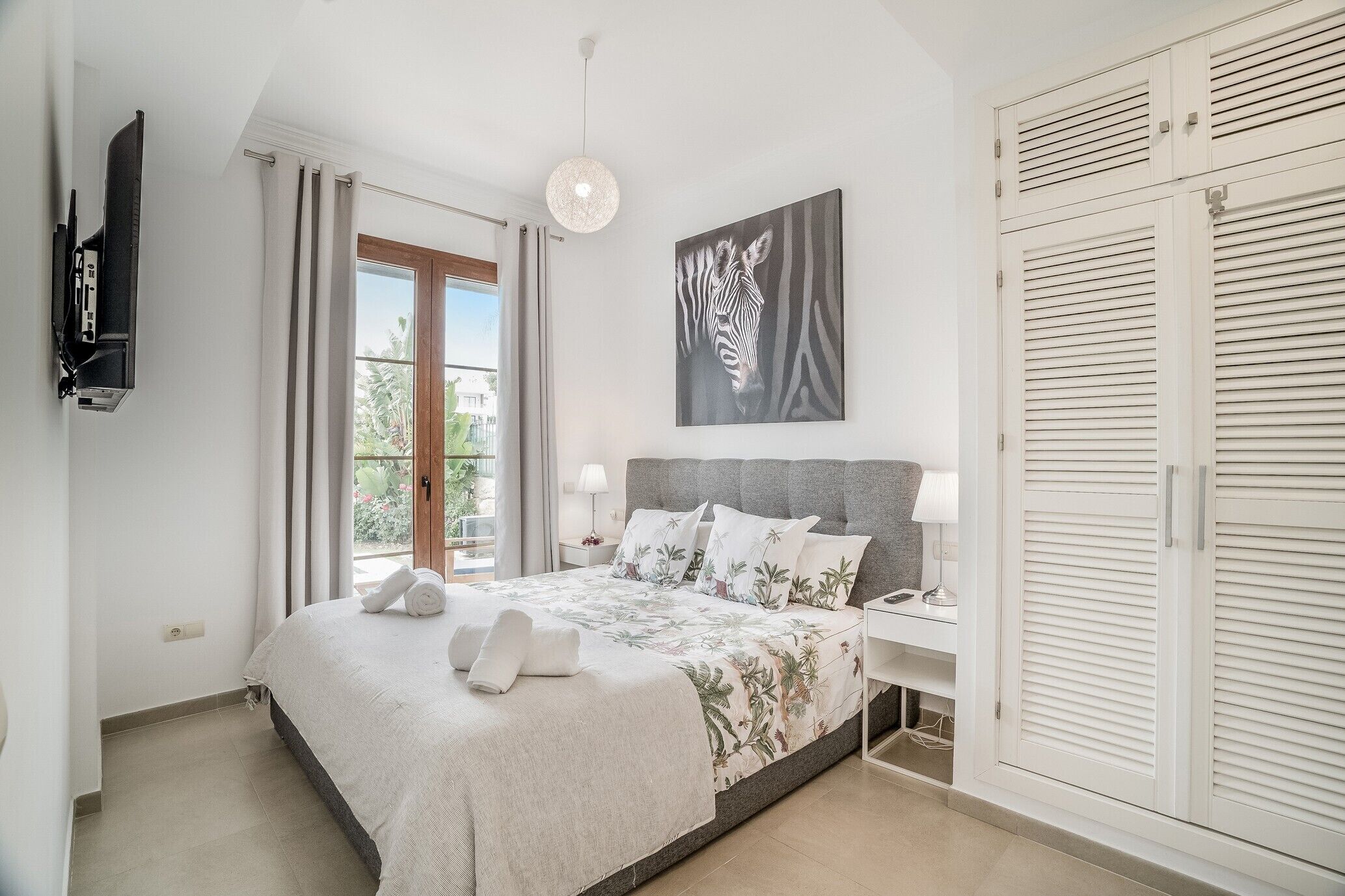 5 habitaciones, tabla de planchar con plancha y wifi gratis 