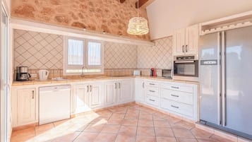 Frigorífic, microones, forn i placa de cuina