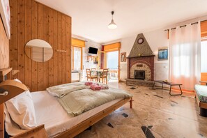 1 bedroom, free WiFi, bed sheets - Studio Apartment Olivo Casa Demonti with Mountain View, Pool, Terrace & Wi-Fi (Tignale)