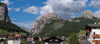 Hotel Apartment "Monte 44" with Mountain View, Sauna & Wi-Fi