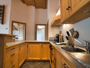 Geladeira, fogão, cooktop, lava-louças