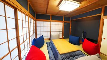 4 bedrooms, premium bedding, down duvets, memory-foam beds