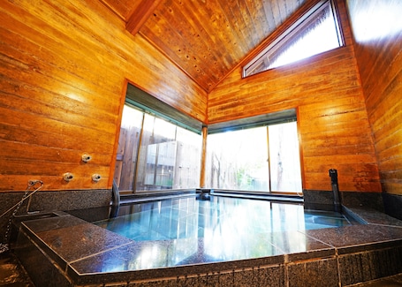 Basic House, Non Smoking | Bathroom | Separate tub and shower, deep soaking tub, free toiletries, hair dryer. Villa Liberte Hakone Gora