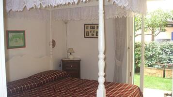 2 bedrooms, in-room safe, iron/ironing board, WiFi (free)
