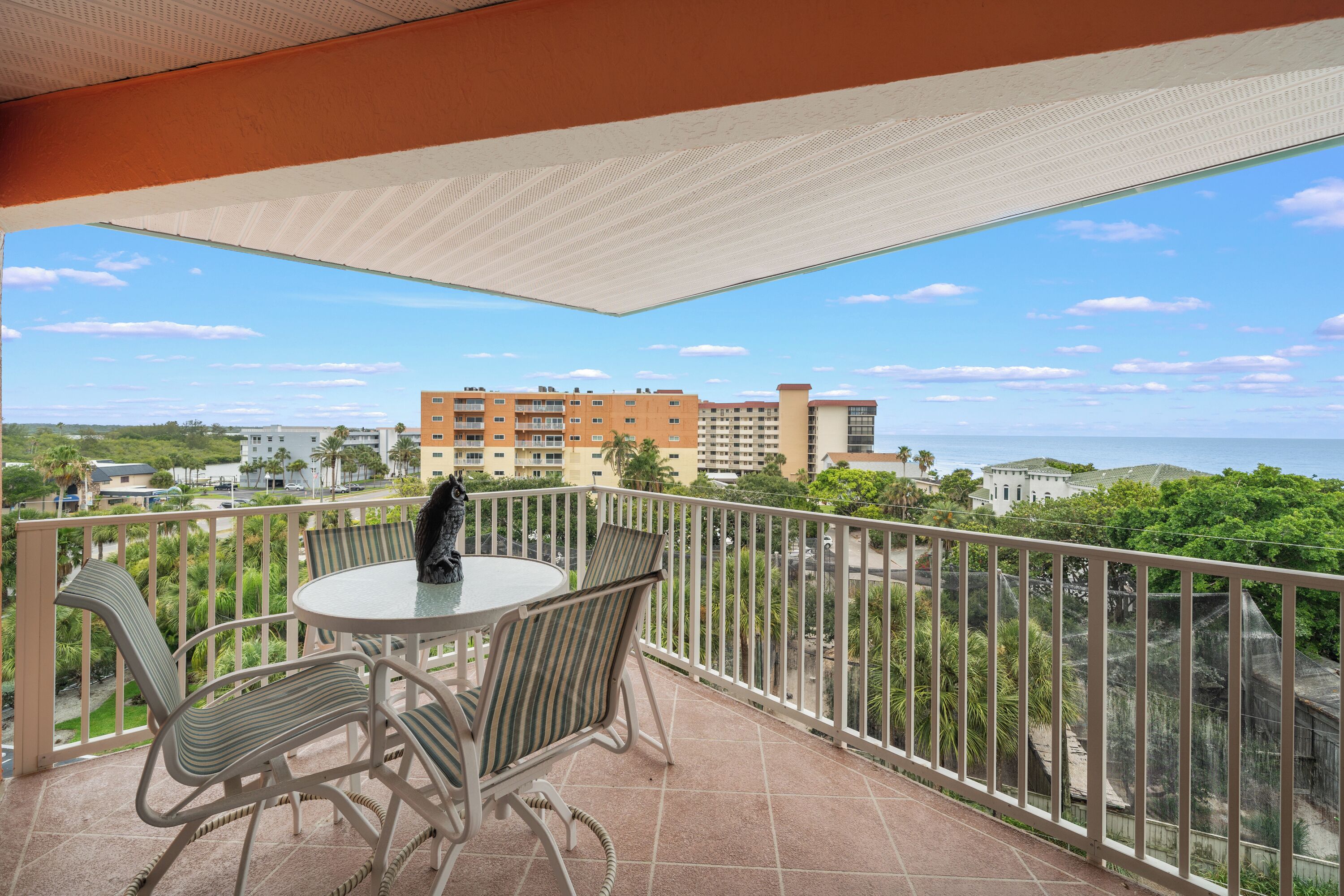 Condo (2 Bedrooms) | Property amenity