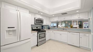 Condo (2 Bedrooms) | Property amenity