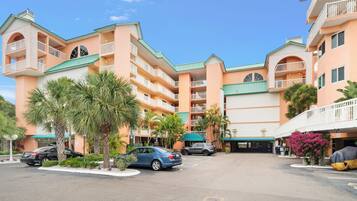 Condo (2 Bedrooms) | Property amenity