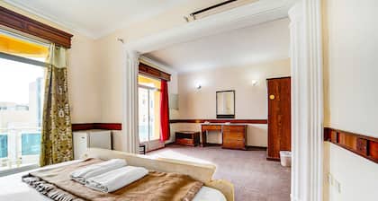 OYO 120 Concord International Hotel