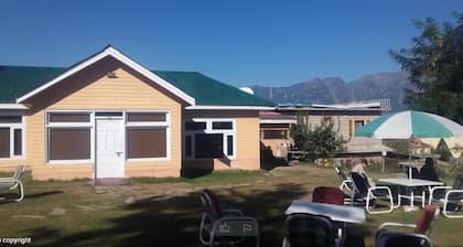 Hill Top Hotel Shogran