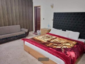 Soundproofing, free WiFi, bed sheets