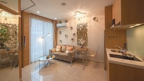 พรีเมียร์คอนโด | บริเวณนั่งเล่น