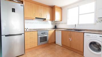 Réfrigérateur, micro-ondes, four, lave-vaisselle