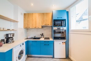 Fridge, microwave, oven, stovetop - ★ Appartement ★ Sur les toits ★ Cosy (Brive-la-Gaillarde)