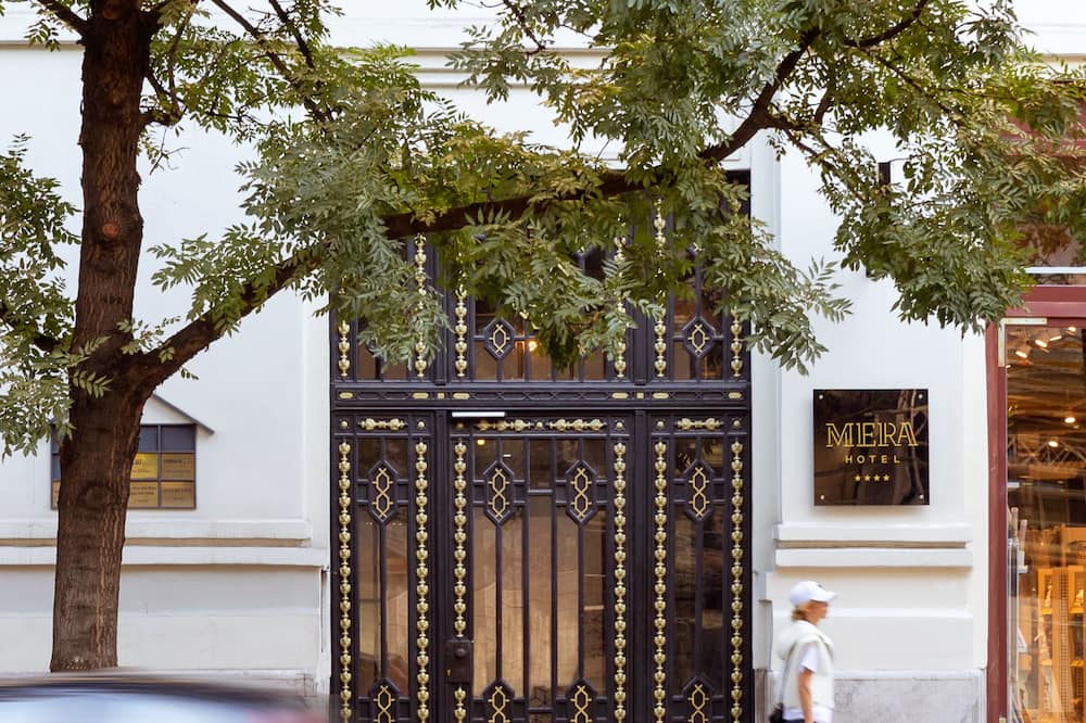 Mera Hotel