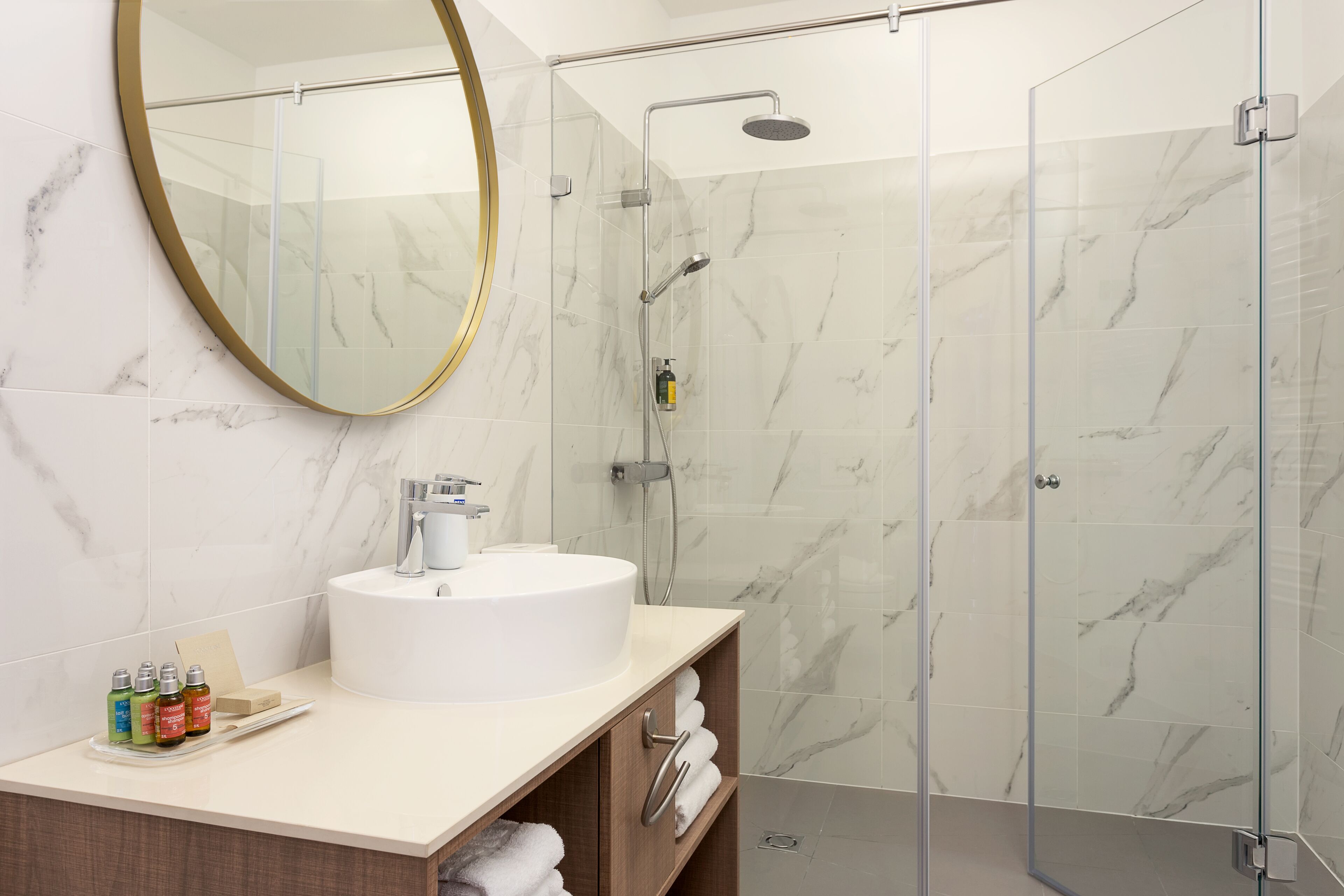 shower, free toiletries, towels