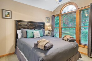 4 Schlafzimmer, Schreibtisch, Bügeleisen/Bügelbrett, Reisekinderbett