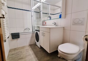 Apartment | Bathroom