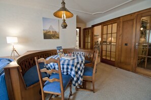 In-room dining - Apartment Blauherd (Zermatt)