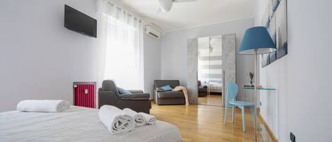 2 chambres, fer et planche à repasser, Wi-Fi, draps fournis