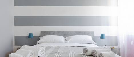 2 chambres, fer et planche à repasser, Wi-Fi, draps fournis