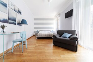 Living area - GuestHost - Sant'Orsola Malpighi Colorful & Roomy Apartment (Bologna)