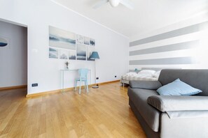 2 slaapkamers, een strijkplank/strijkijzer, wifi, beddengoed