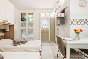 1 bedroom, iron/ironing board, internet