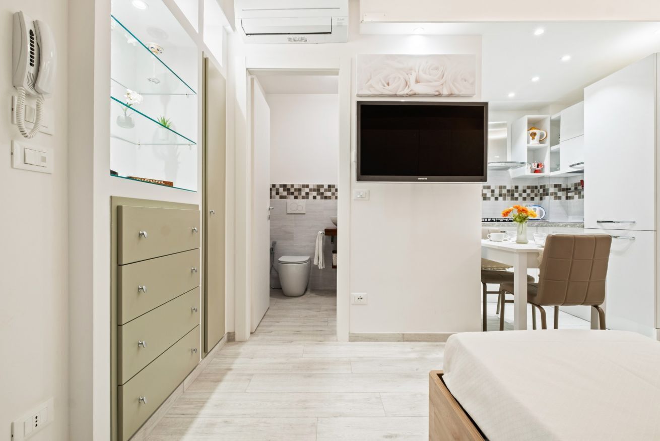 1 dormitorio, tabla de planchar con plancha, Internet