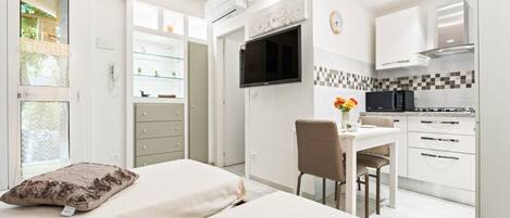 1 habitación, tabla de planchar con plancha y internet