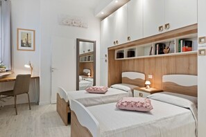 1 chambre, fer et planche à repasser, accès à Internet