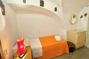 2 室のベッドルーム、アイロン / アイロン台、WiFi、ベッドシーツ