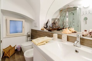 Doccia, asciugacapelli, bidet