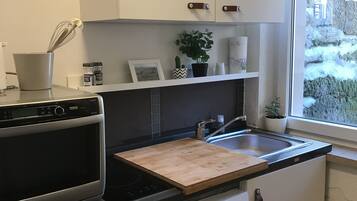 Fridge, microwave, stovetop, dishwasher