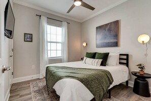 3 bedrooms, desk, iron/ironing board, travel crib