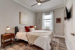 3 bedrooms, desk, iron/ironing board, travel cot