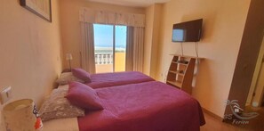 3 chambres, fer et planche à repasser, Wi-Fi gratuit, draps fournis