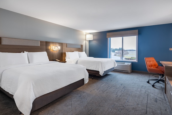 Premium bedding, down duvets, desk, blackout curtains