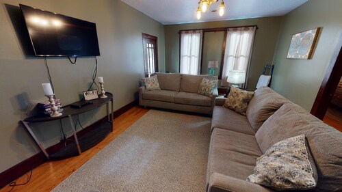 Vacation Cottage near Wayne National Forest ATV Trail Head, Hot Tub & more!