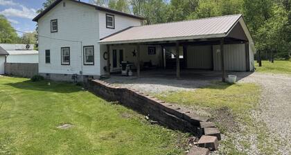 Vacation Cottage near Wayne National Forest ATV Trail Head, Hot Tub & more!