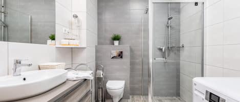 Shower, towels, shampoo