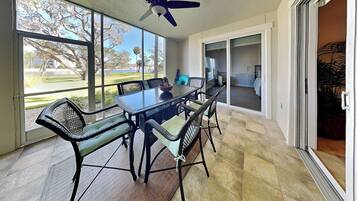 Condo (3 Bedrooms) | Property amenity