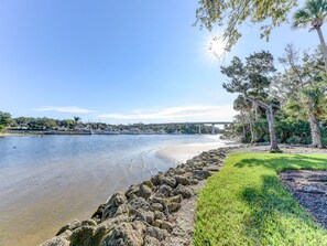 Condo (3 Bedrooms) | Property amenity