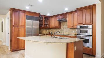 Condo (3 Bedrooms) | Property amenity