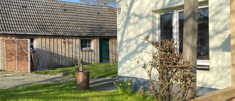 Talo, oma kylpyhuone, näköala puutarhaan | Ulkopuoli