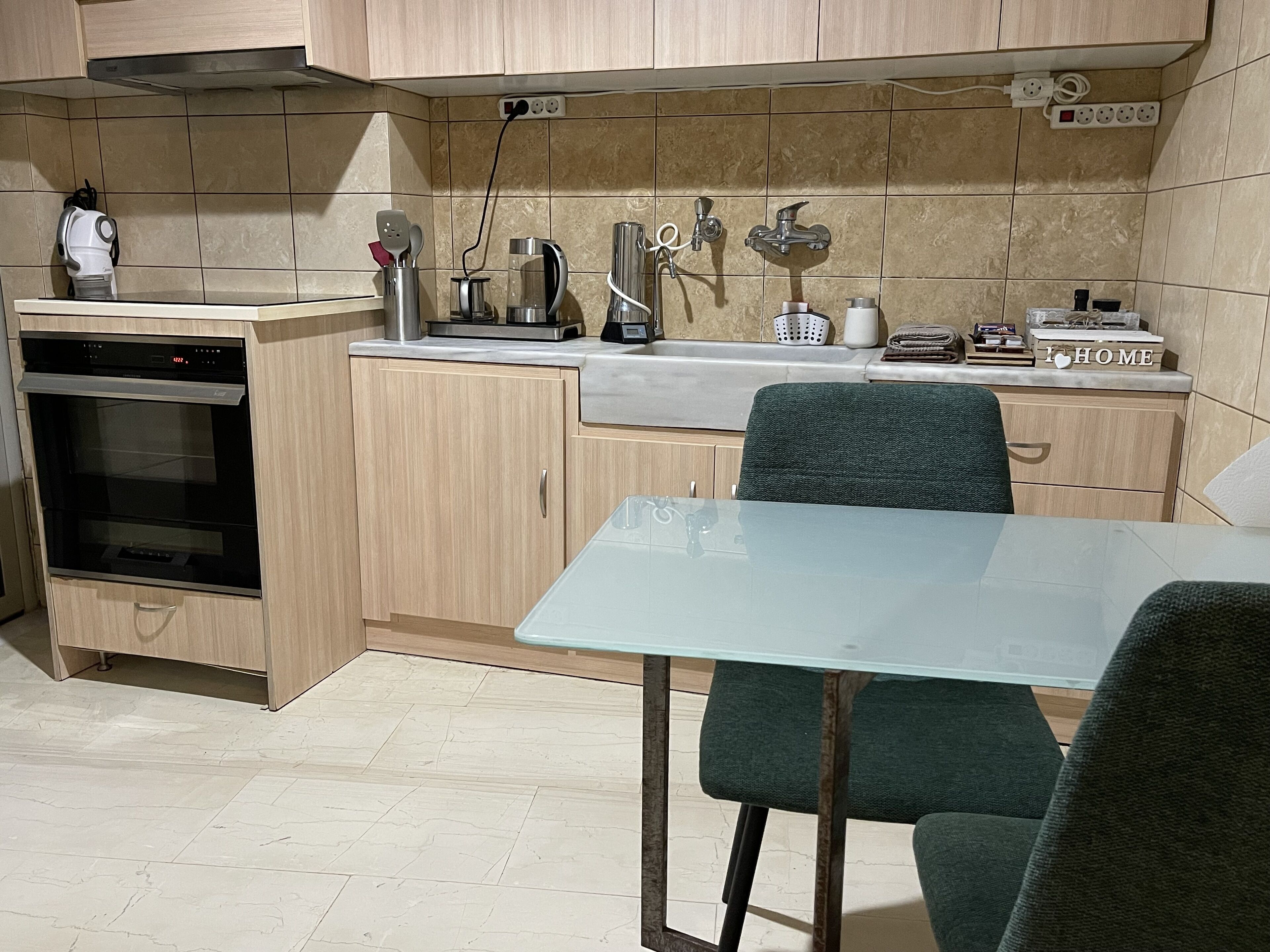 City Apartment | Private kitchen | Microwave, oven, stovetop, espresso maker