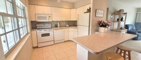 Refrigerador, microondas, horno y lavavajillas