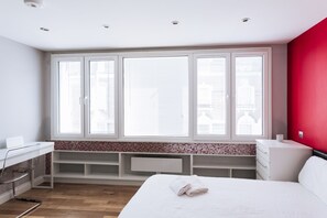 1 bedroom, in-room safe, desk, iron/ironing board