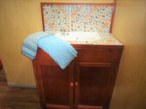 Apartment | Bathroom | Combined shower/tub, deep soaking tub, hair dryer, towels